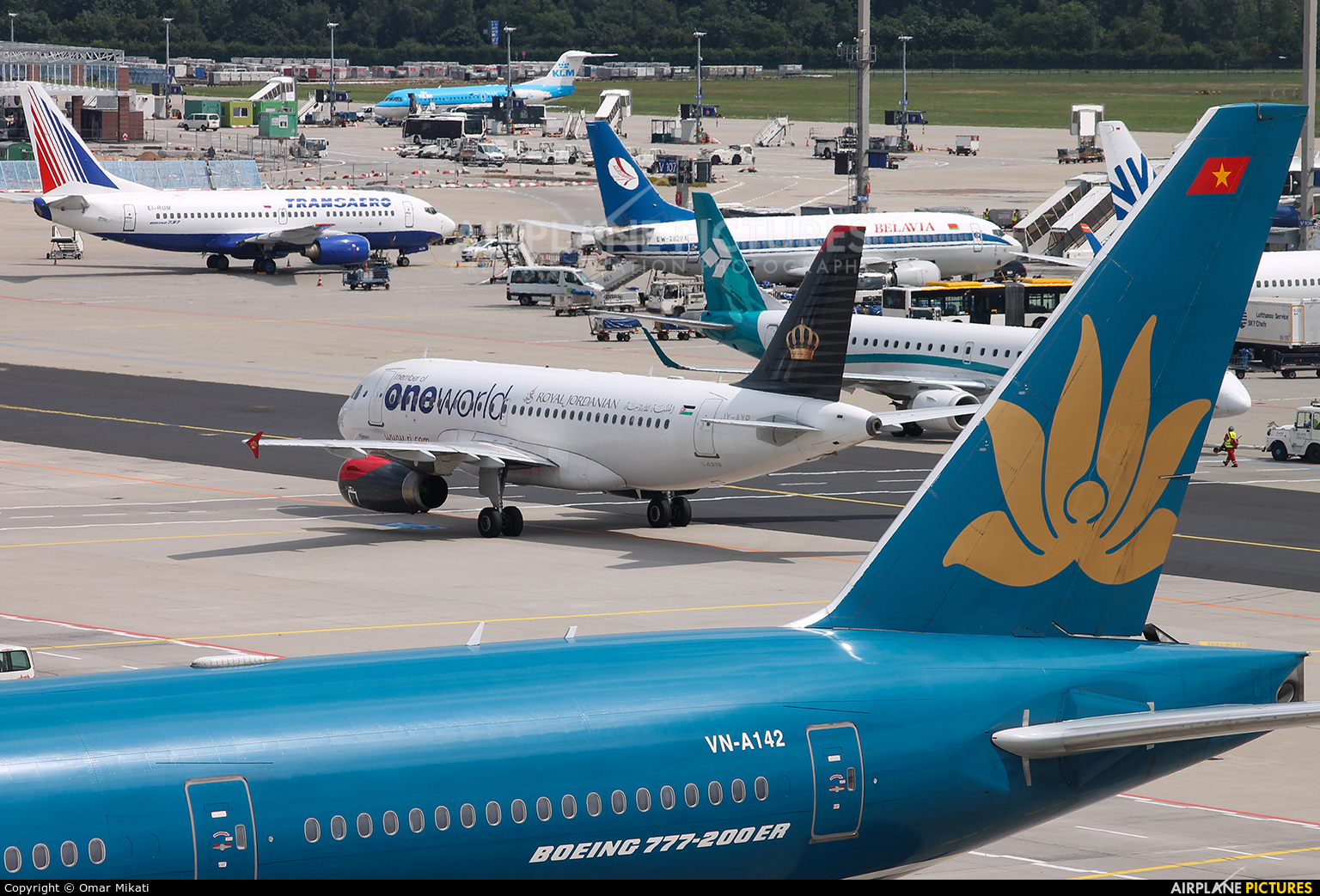 - Airport Overview - aircraft at Frankfurt