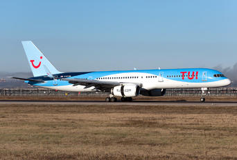G-BYAW - TUI Airways Boeing 757-200
