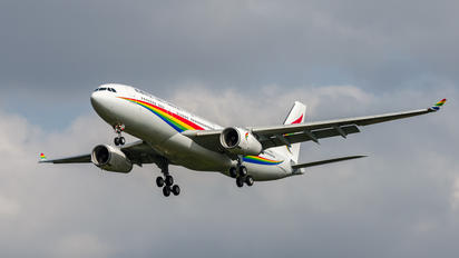 B-8420 - Tibet Airlines Airbus A330-200
