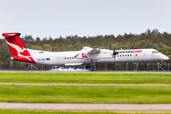 VH-QOM - QantasLink de Havilland Canada DHC-8-400Q / Bombardier Q400