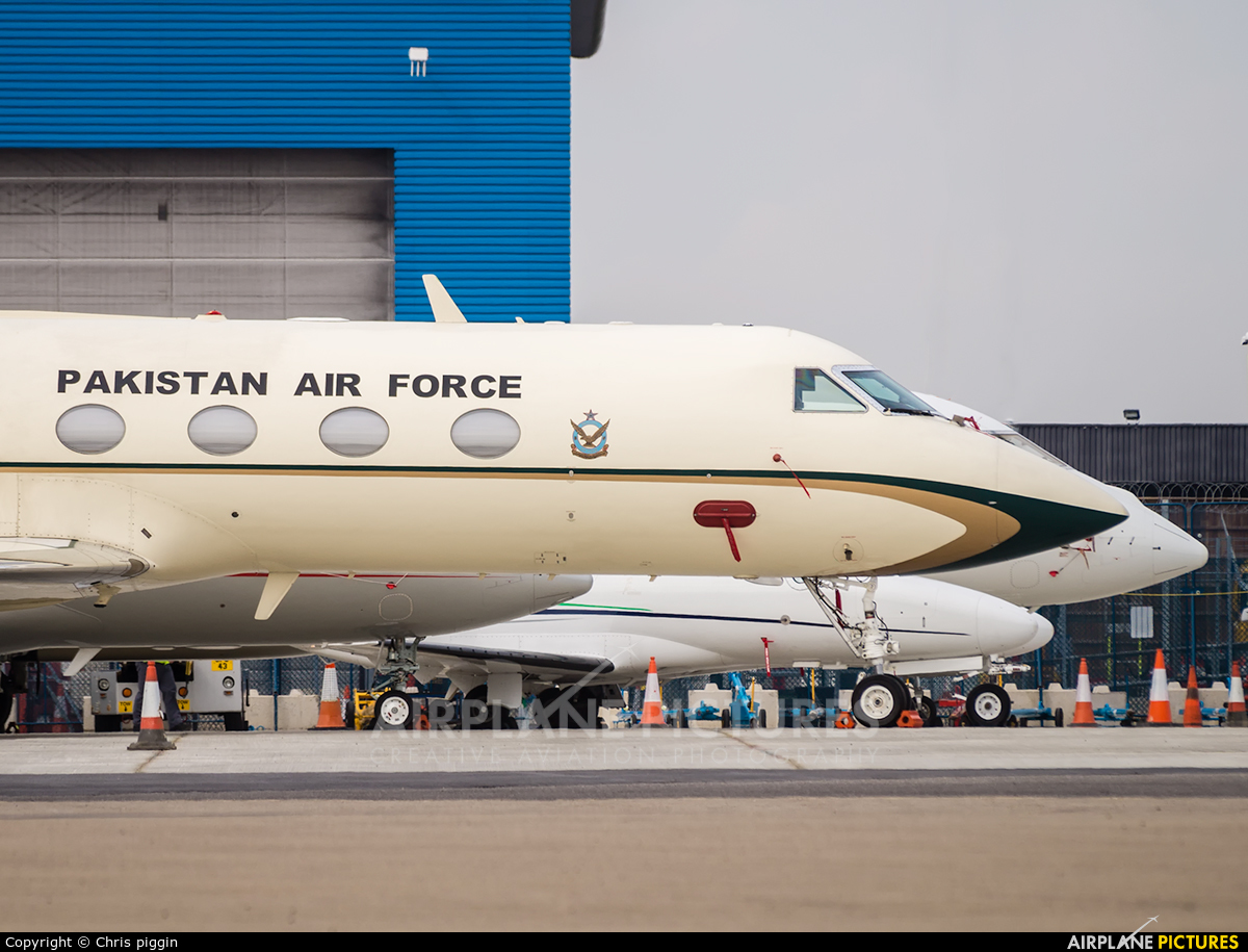 Pakistan - Air Force J-755 aircraft at London - Luton