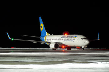 UR-PSR - Ukraine International Airlines Boeing 737-800