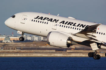 JA831J - JAL - Japan Airlines Boeing 787-8 Dreamliner