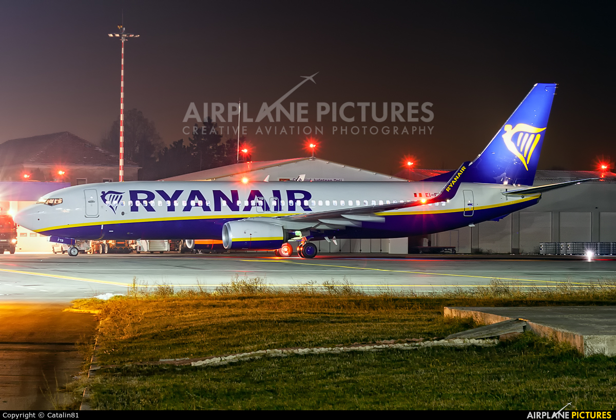 Ryanair EI-FTB aircraft at Craiova