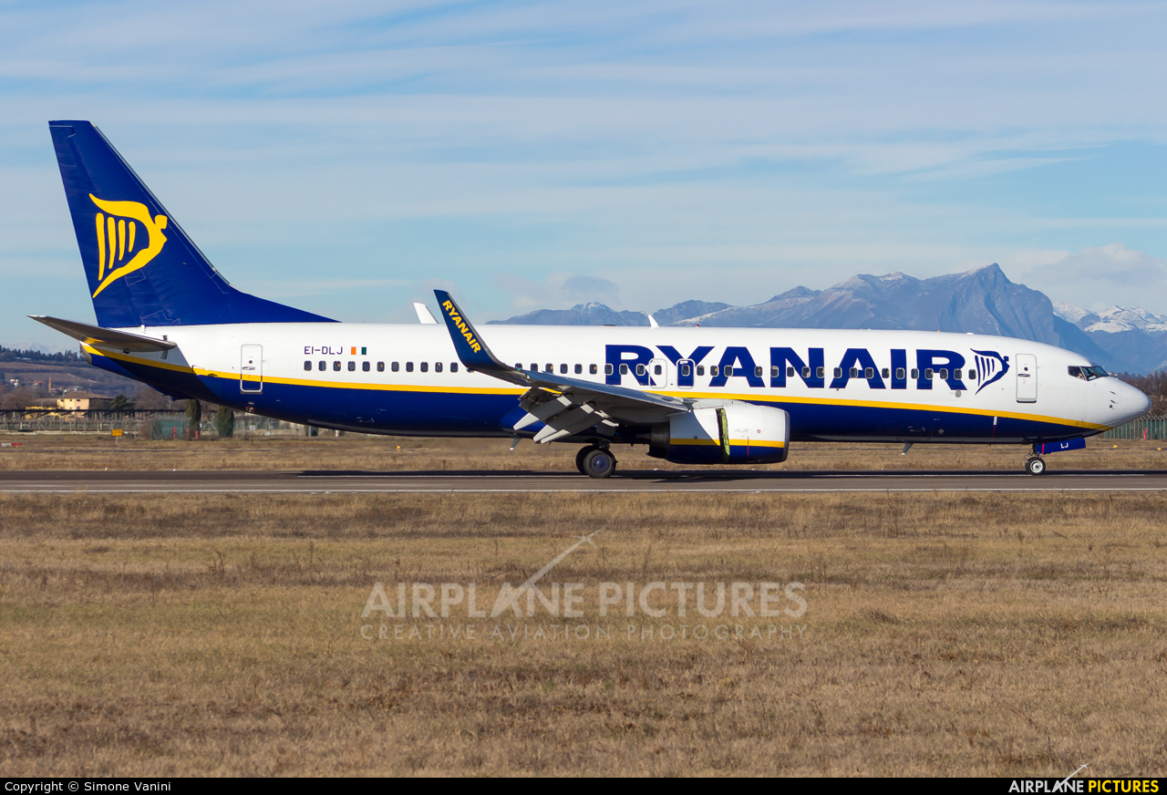 Ryanair EI-DLJ aircraft at Verona - Villafranca
