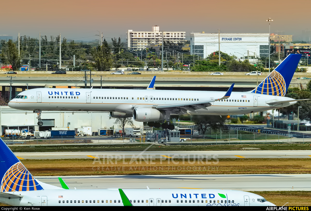 United Airlines N77871 aircraft at Fort Lauderdale - Hollywood Intl