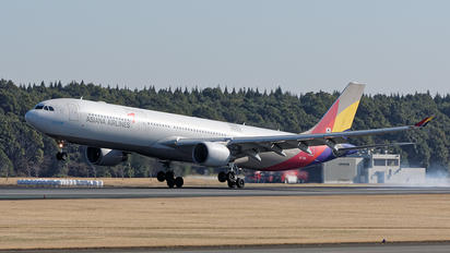 HL7736 - Asiana Airlines Airbus A330-300