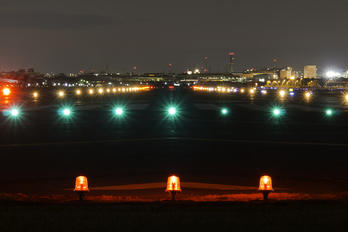 - - - Airport Overview - Airport Overview - Runway, Taxiway