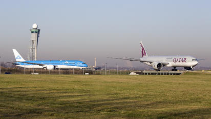 A7-BAT - Qatar Airways Boeing 777-300ER