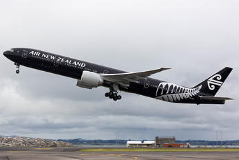ZK-OKQ - Air New Zealand Boeing 777-300ER