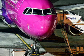 HA-LYK - Wizz Air Airbus A320