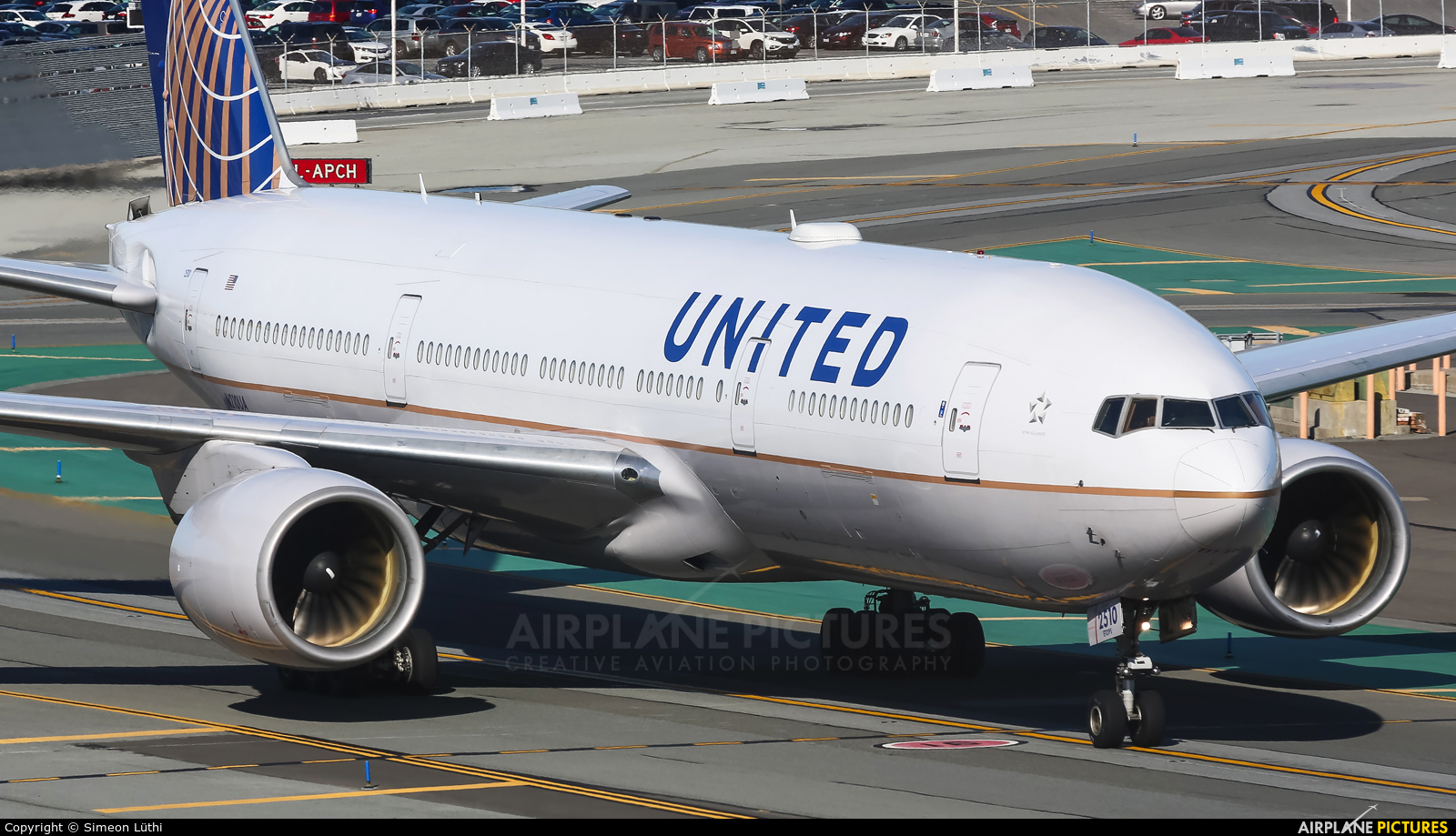 United Airlines N210UA aircraft at San Francisco Intl