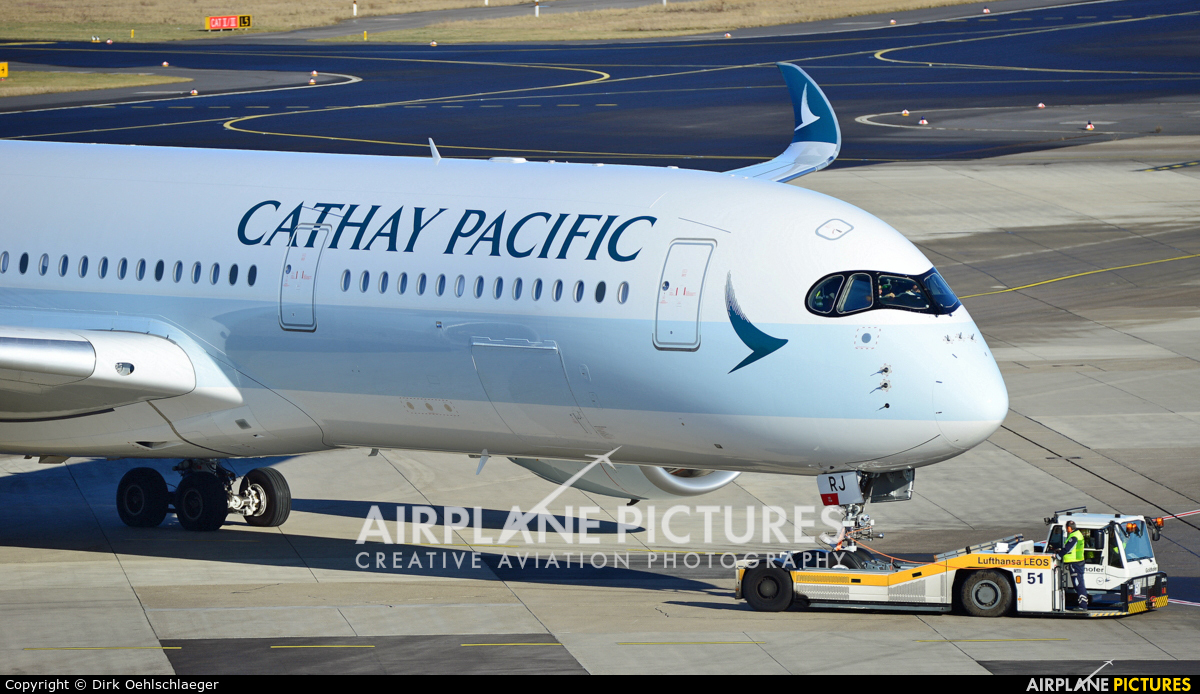 Cathay Pacific B-LRJ aircraft at Düsseldorf