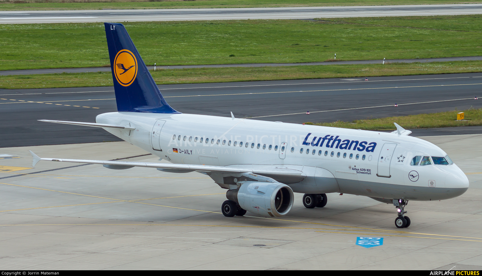 Lufthansa D-AILY aircraft at Düsseldorf