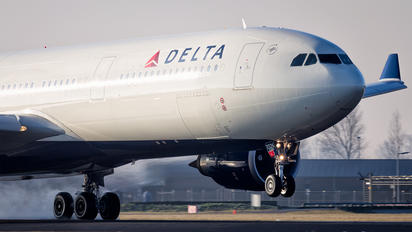 N826NW - Delta Air Lines Airbus A330-300