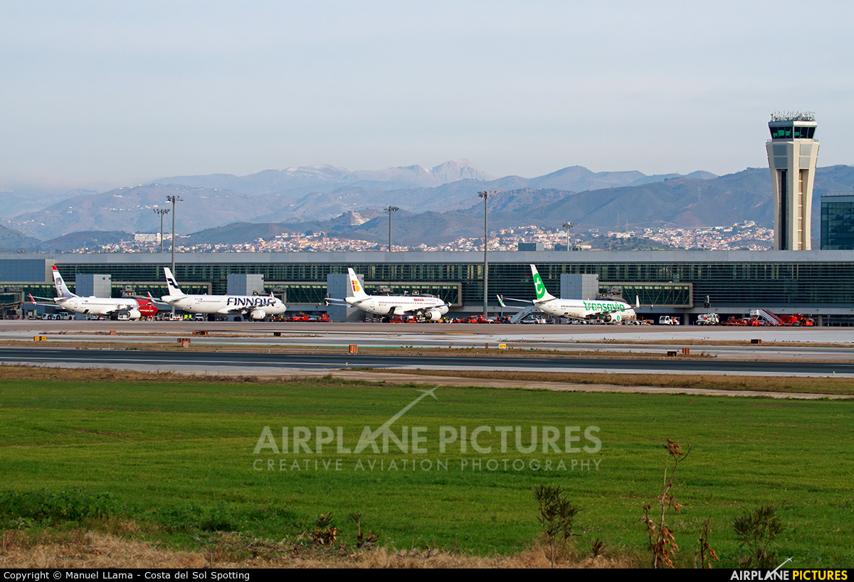 - Airport Overview  aircraft at Málaga