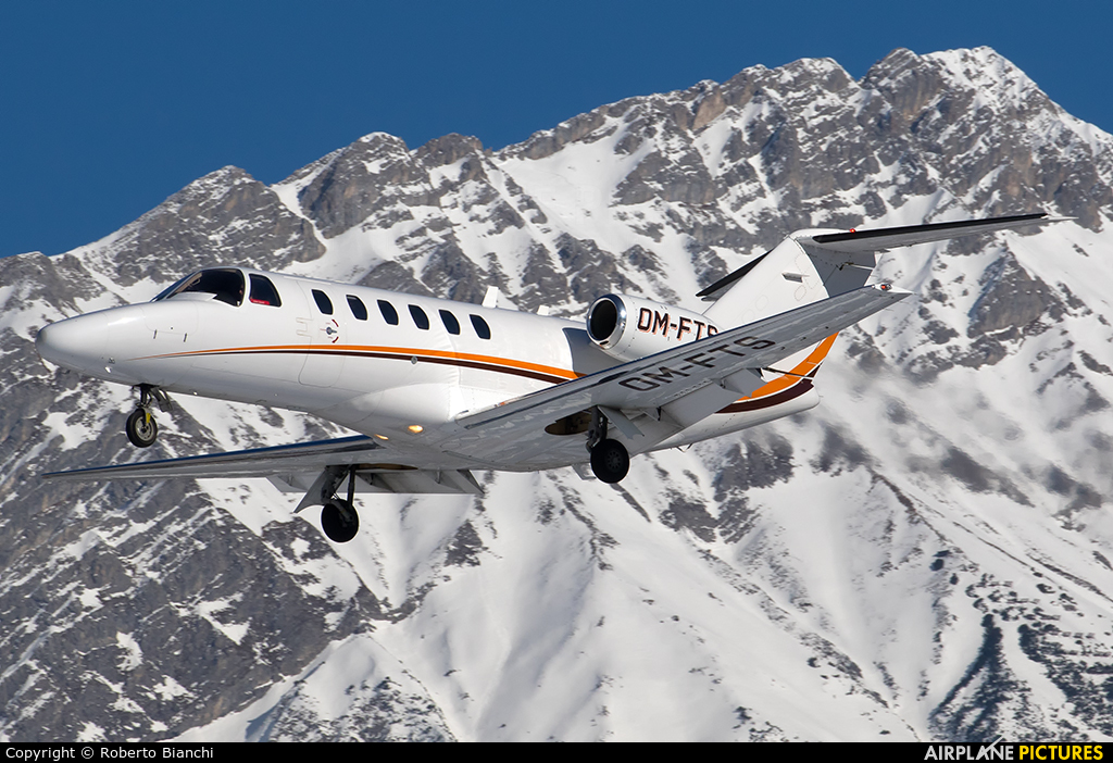Private OM-FTS aircraft at Innsbruck