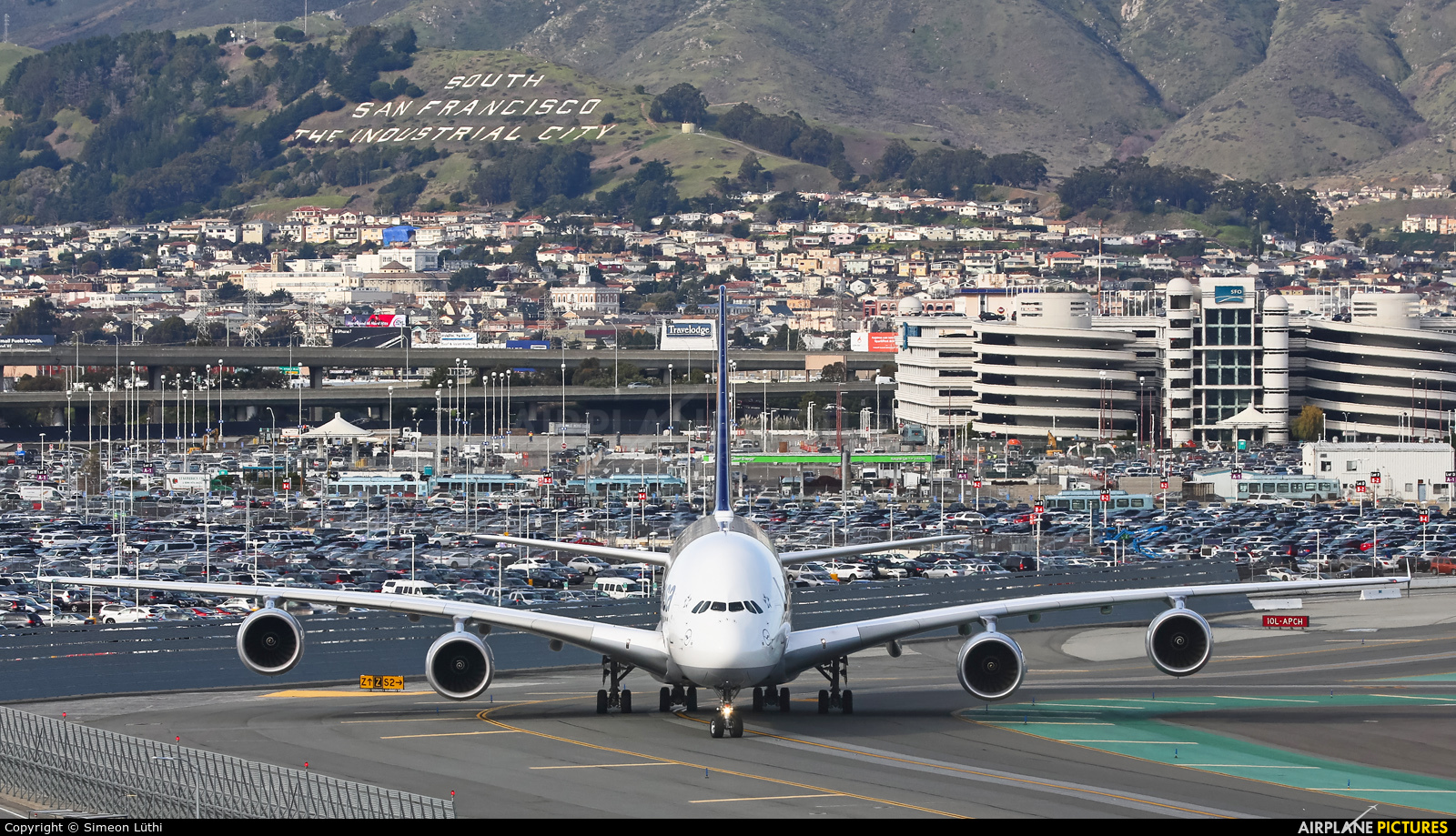 Lufthansa D-AIMK aircraft at San Francisco Intl