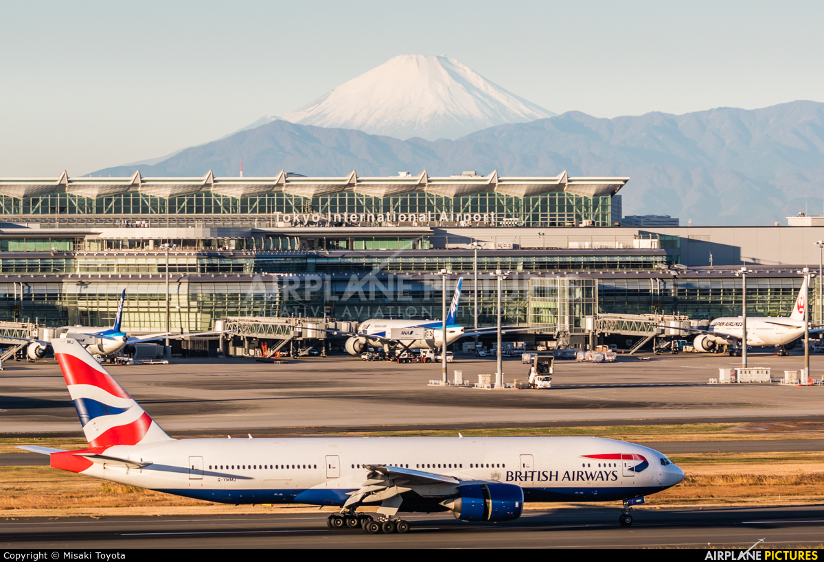 British Airways G-YMMJ aircraft at Tokyo - Haneda Intl
