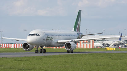 EI-DSL - Alitalia Airbus A320
