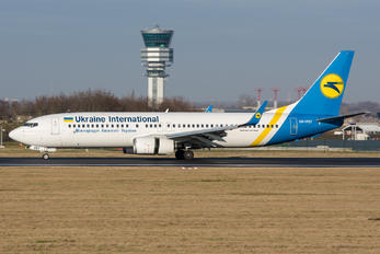 UR-PST - Ukraine International Airlines Boeing 737-800