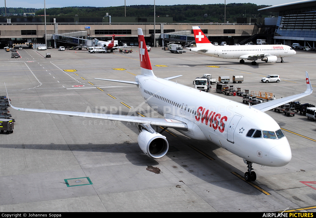 Swiss HB-JLT aircraft at Zurich