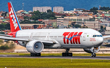 PT-MUE - TAM Boeing 777-300ER