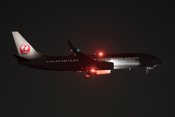 JA349J - JAL - Japan Airlines Boeing 737-800