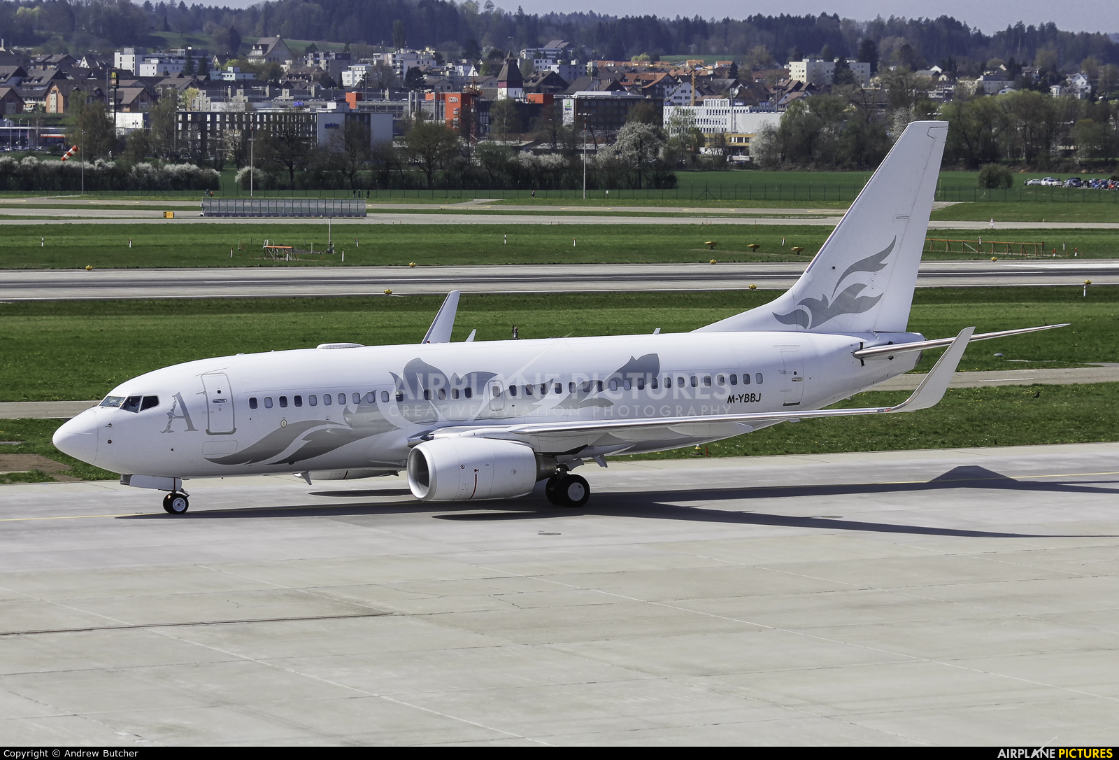 Global Jet Austria M-YBBJ aircraft at Zurich
