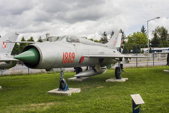 1809 - Poland - Air Force Mikoyan-Gurevich MiG-21PF