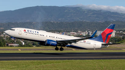 N3753 - Delta Air Lines Boeing 737-800