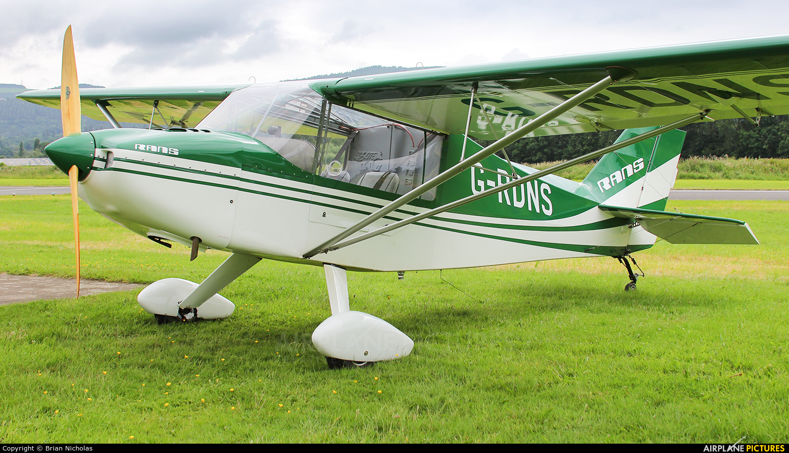 Private G-RDNS aircraft at Welshpool