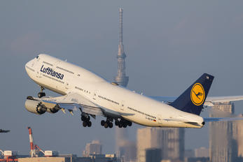 D-ABYM - Lufthansa Boeing 747-8