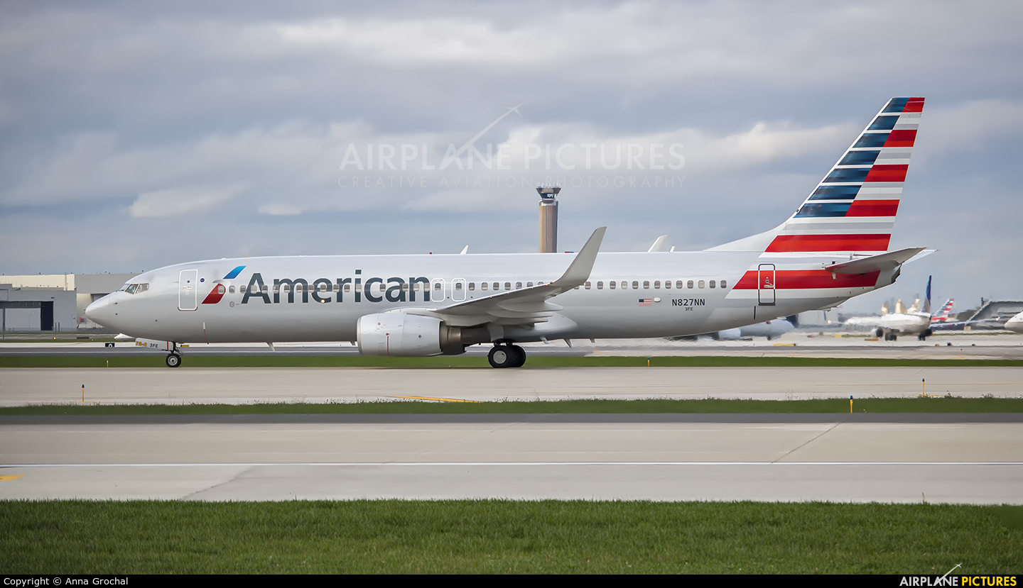 American Airlines N827NN aircraft at Chicago - O Hare Intl