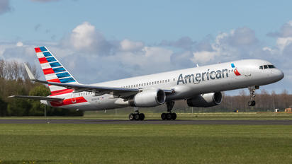 N936UW - American Airlines Boeing 757-200