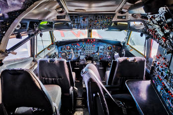 N7001U - United Airlines Boeing 727-100