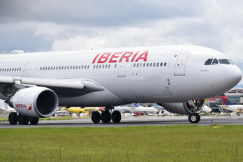 EC-MIL - Iberia Airbus A330-200