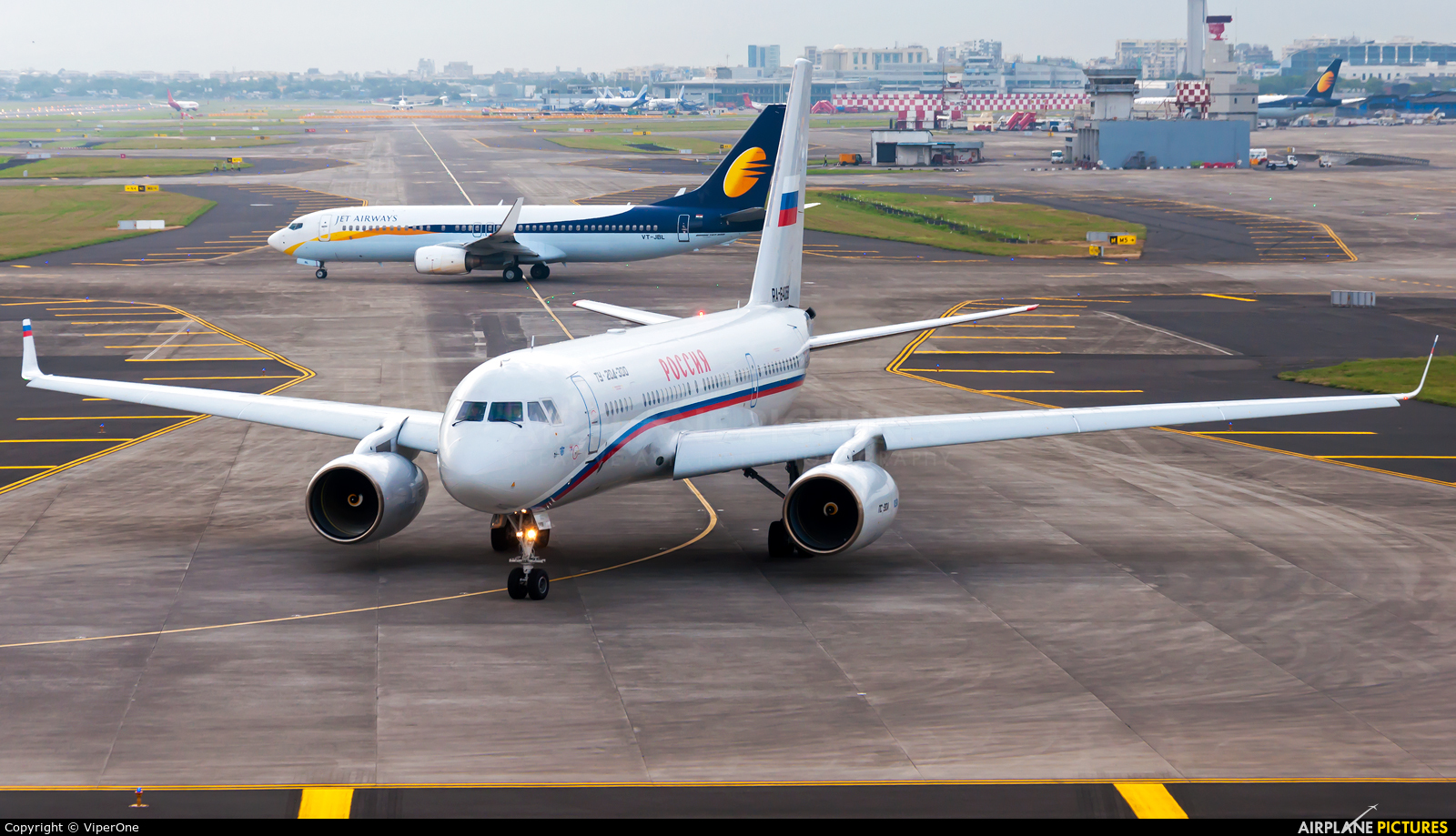 Rossiya RA-64058 aircraft at Mumbai - Chhatrapati Shivaji Intl