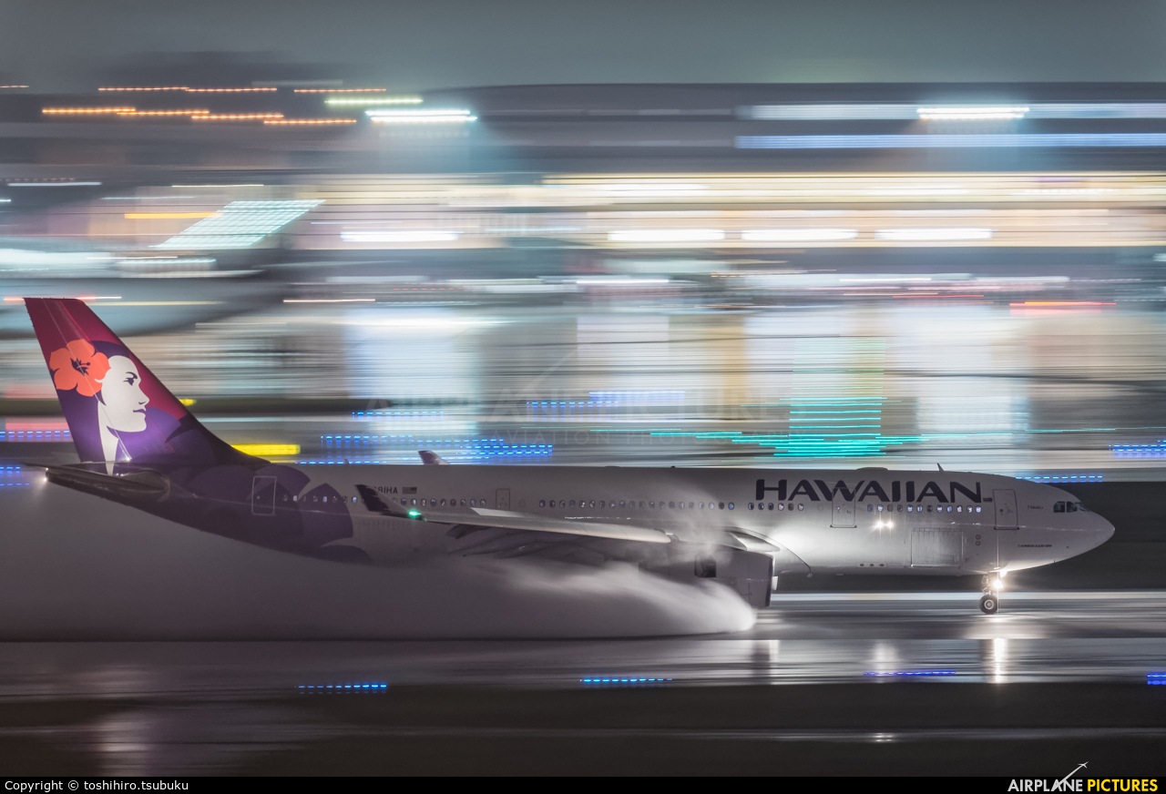 Hawaiian Airlines N381HA aircraft at Tokyo - Haneda Intl