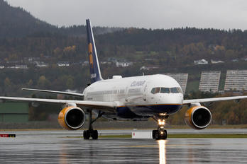 TF-ISJ - Icelandair Boeing 757-200WL