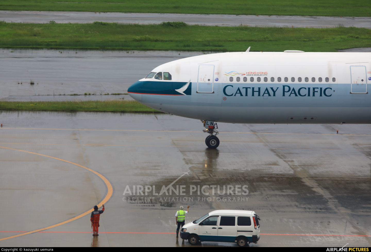 Cathay Pacific B-HLN aircraft at Fukuoka