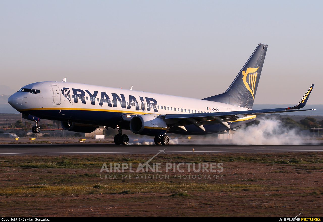 Ryanair EI-EBL aircraft at Alicante - El Altet