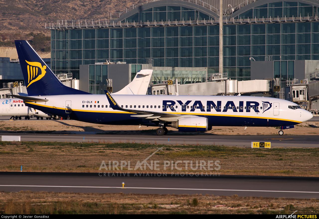 Ryanair EI-DLK aircraft at Alicante - El Altet