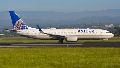 N77520 - United Airlines Boeing 737-800