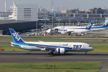 JA812A - ANA - All Nippon Airways Boeing 787-8 Dreamliner