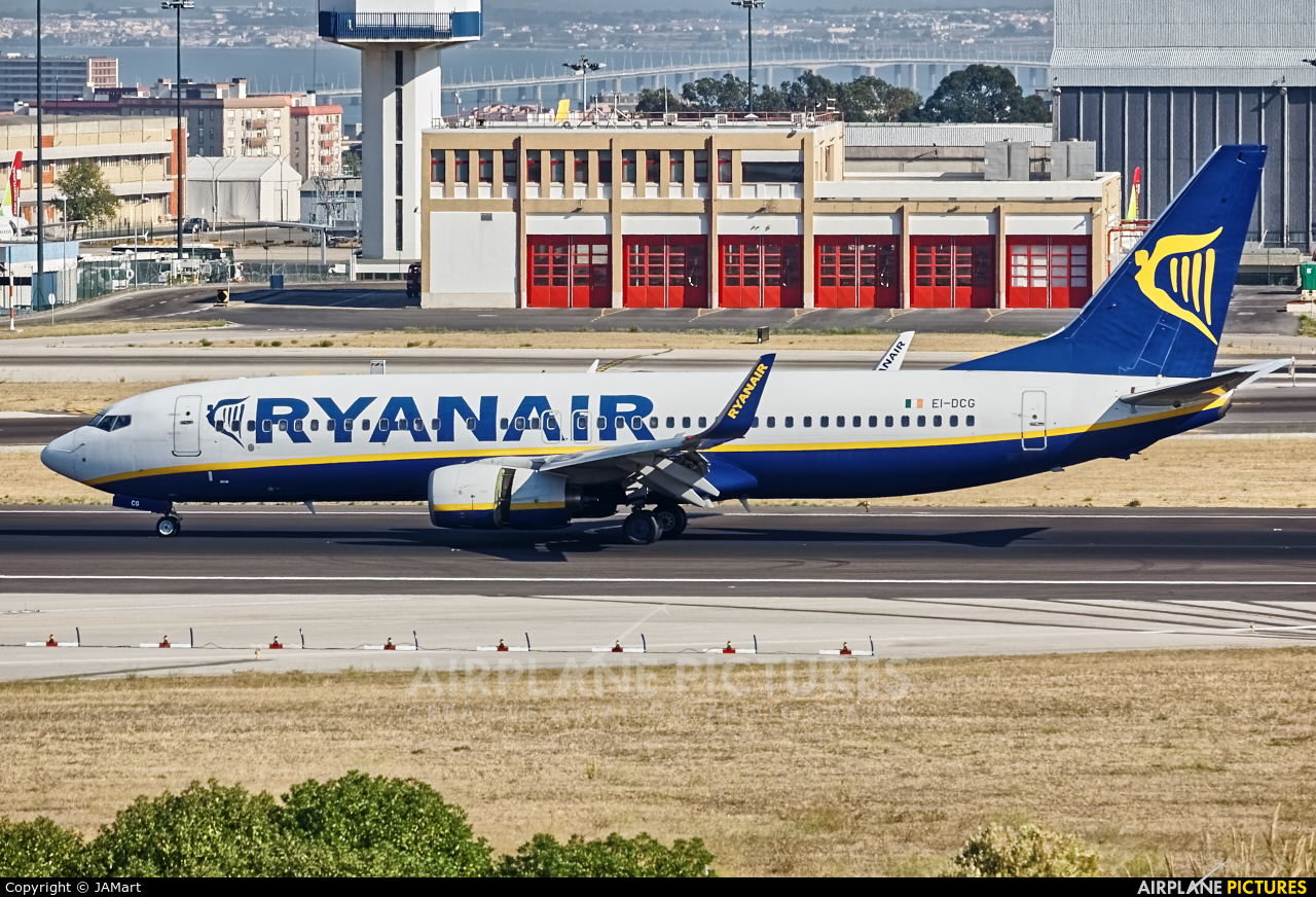Ryanair EI-DCG aircraft at Lisbon
