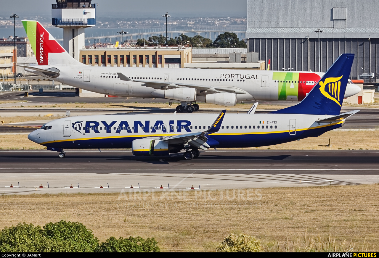 Ryanair EI-FEI aircraft at Lisbon