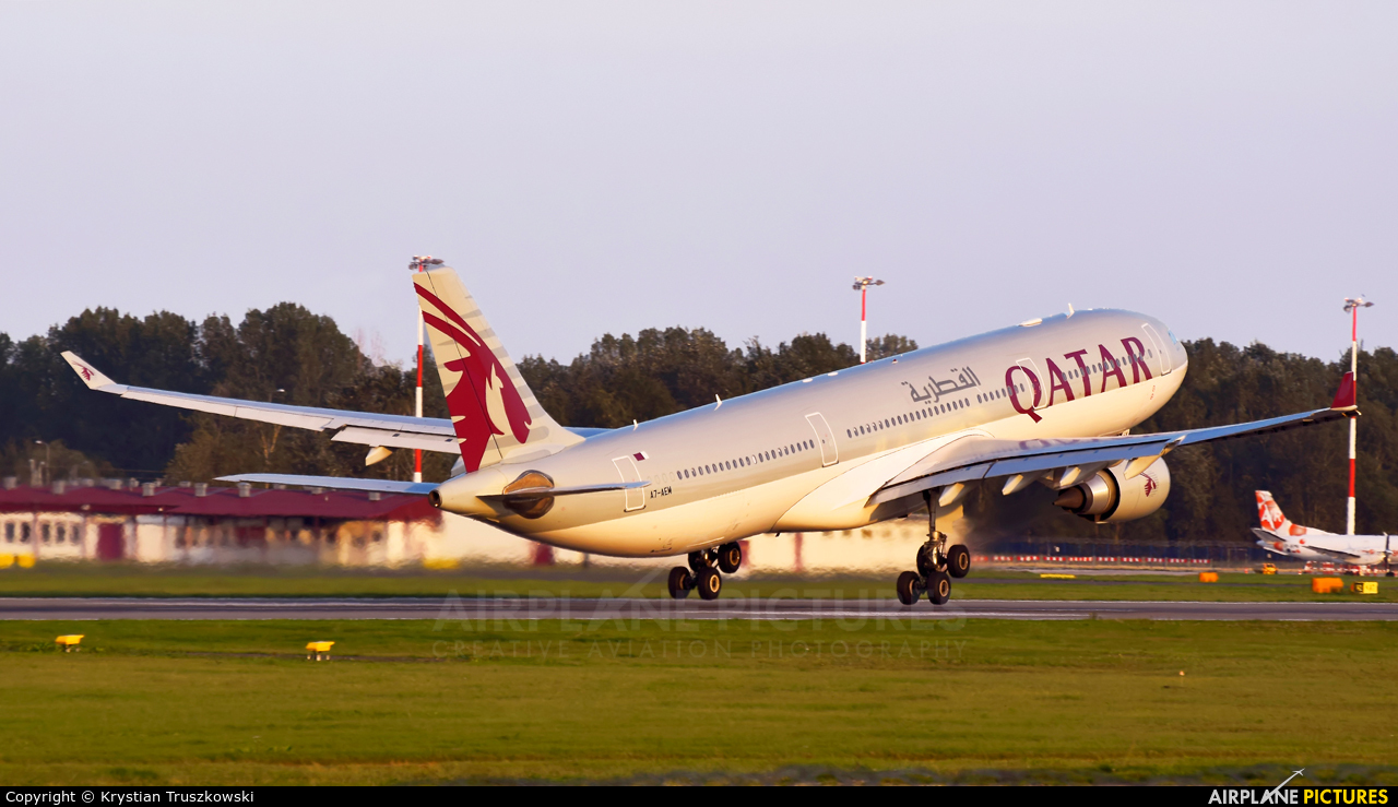 Qatar Airways A7-AEM aircraft at Warsaw - Frederic Chopin