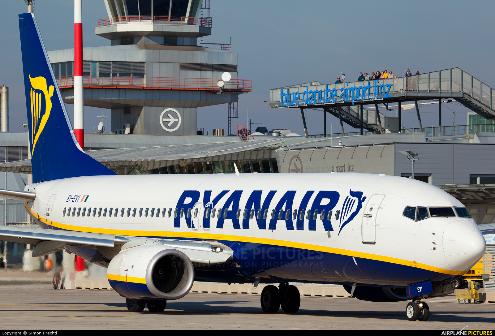 Ryanair EI-EVI aircraft at Linz