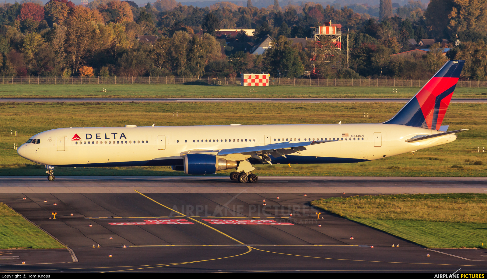 Delta Air Lines N833MH aircraft at Düsseldorf